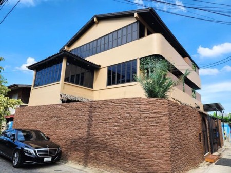 บ้าน ขาย พร้อมบาร์วิวเมือง180องศา พูลวิลล่าสไตล์รีสอร์ทใกล้อ่อนนุช ใกล้รถไฟฟ้าสายสีเหลือง บ้านพูลวิลล่าศรีนครินทร์ พูลวิลล่าสุดหรู3ชั้น